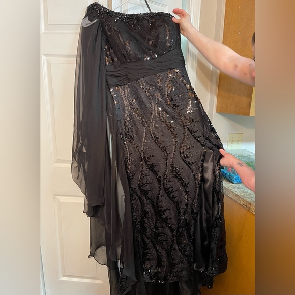 MacDuggal Black One Shoulder Prom Dress 18w - Picture 3 of 5